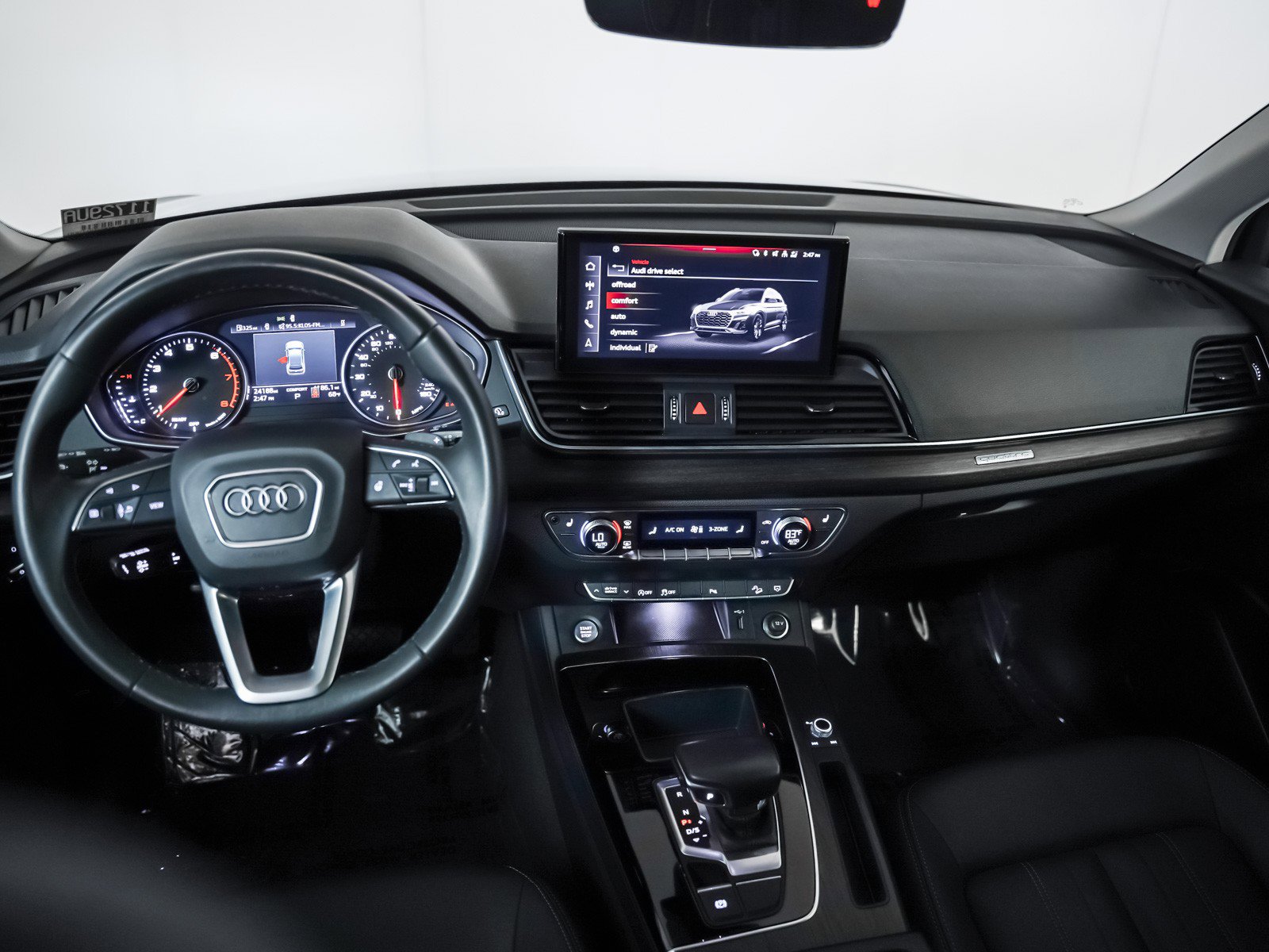 Used 2023 Audi Q5 Premium w/ Convenience Package image 17