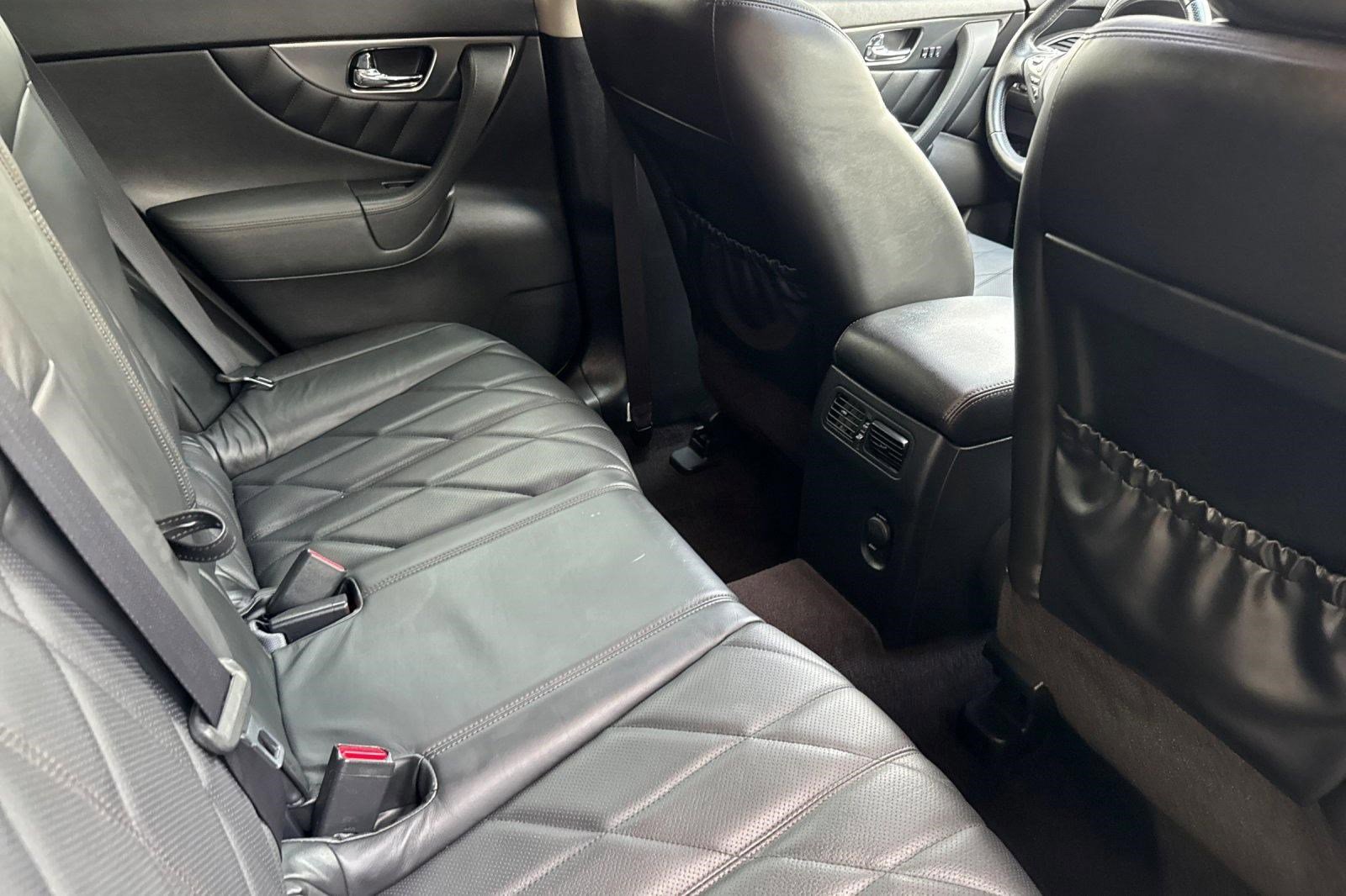 Used 2010 INFINITI FX35 AWD w/ Navigation Pkg image 30