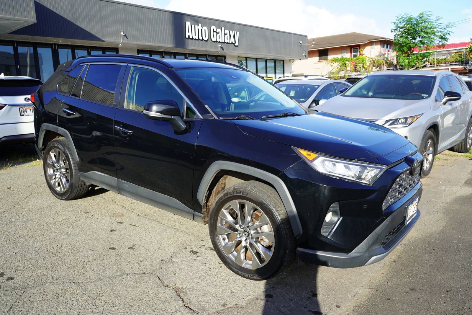 Used 2020 Toyota RAV4 Limited FWD image 3
