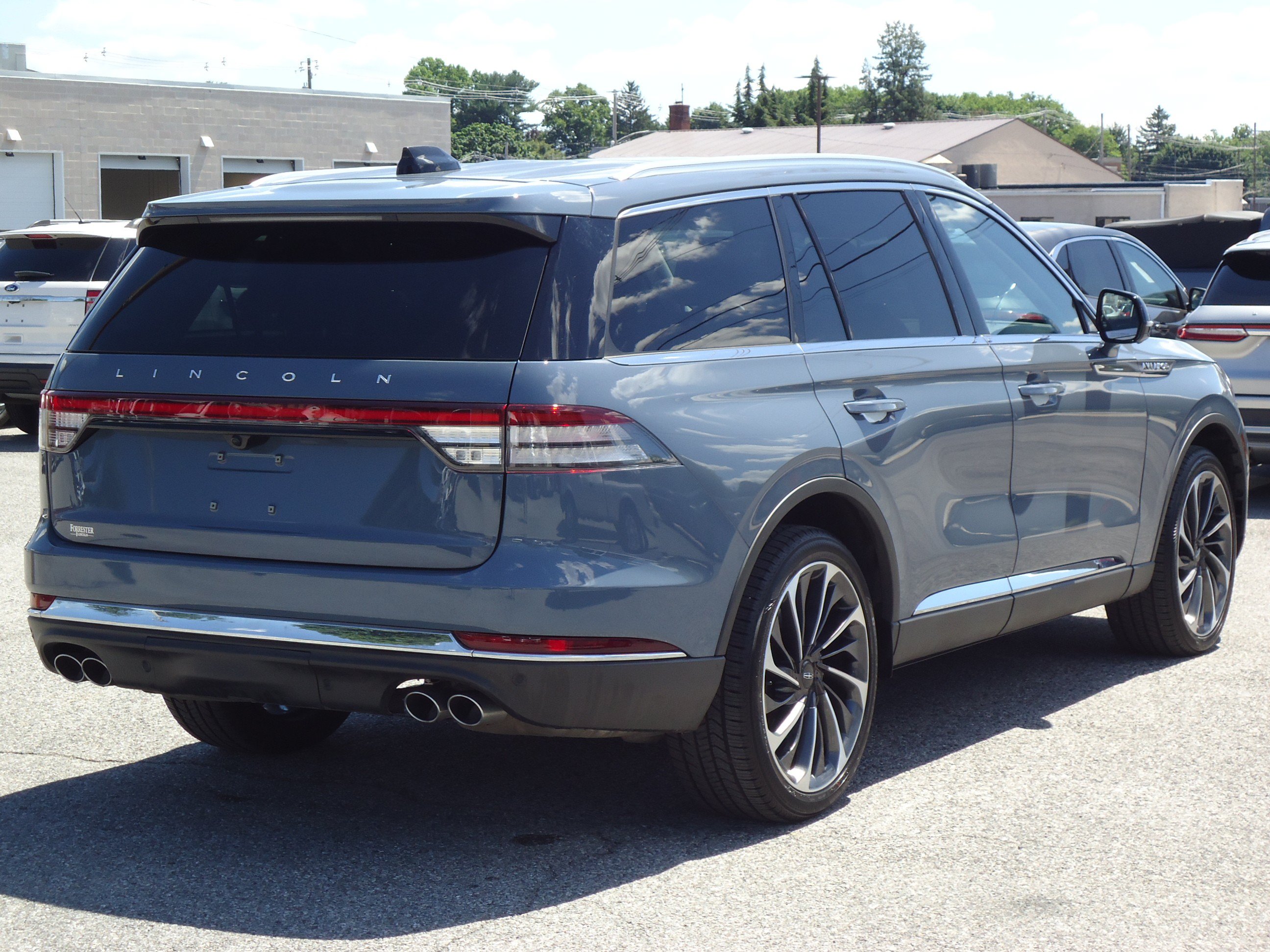 Used 2025 Lincoln Aviator Reserve w/ Equipment Group 201A AWD/4WD image 3