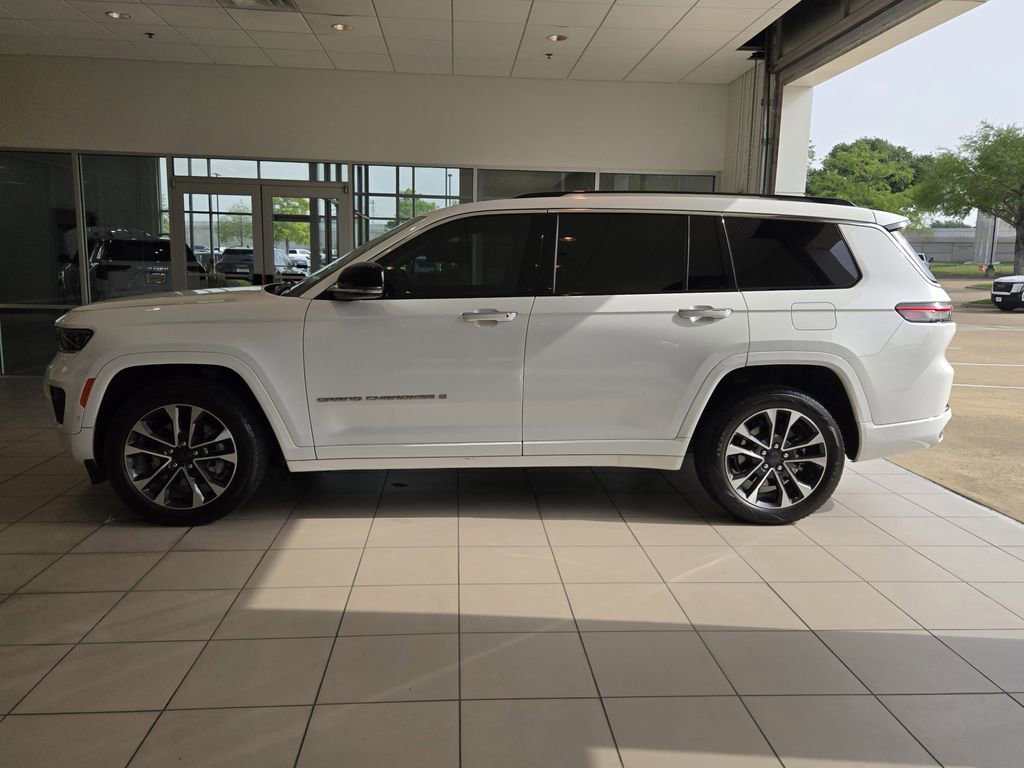 Used 2021 Jeep Grand Cherokee L Overland w/ Advanced Protech Group III AWD/4WD image 4