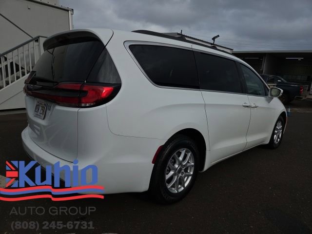 Used 2022 Chrysler Pacifica Touring-L image 4
