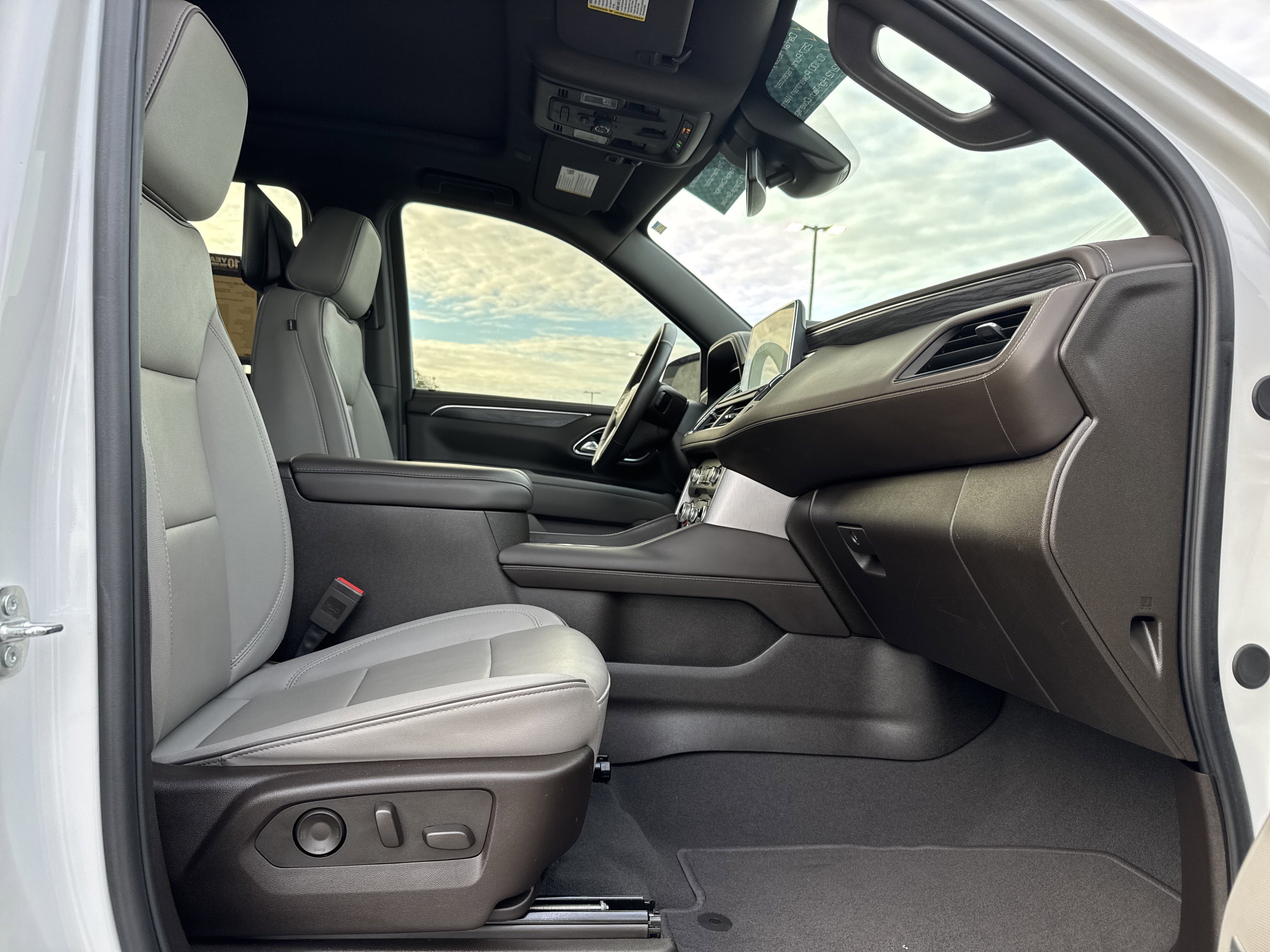 Used 2024 GMC Yukon XL SLT w/ SLT Luxury Package image 36