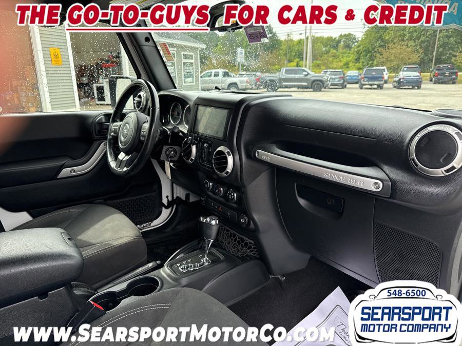 Used 2016 Jeep Wrangler Unlimited Sahara image 12