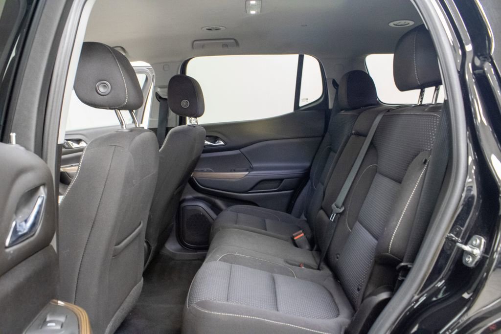 Used 2023 GMC Acadia SLE image 6