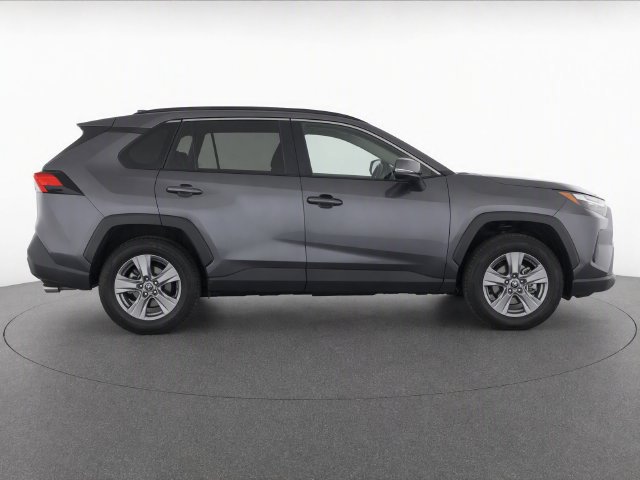 Used 2025 Toyota RAV4 XLE AWD/4WD image 8