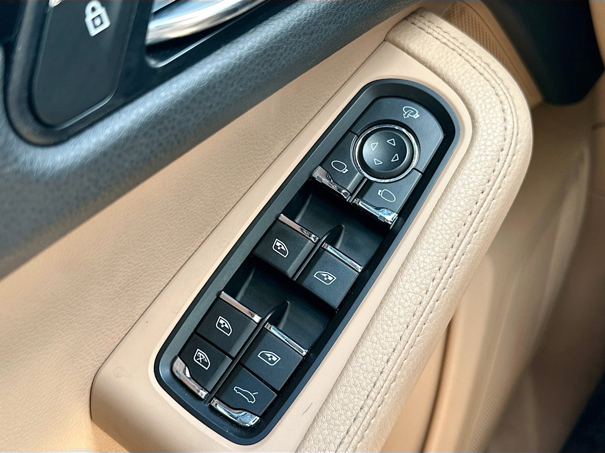 Used 2024 Porsche Macan S image 17