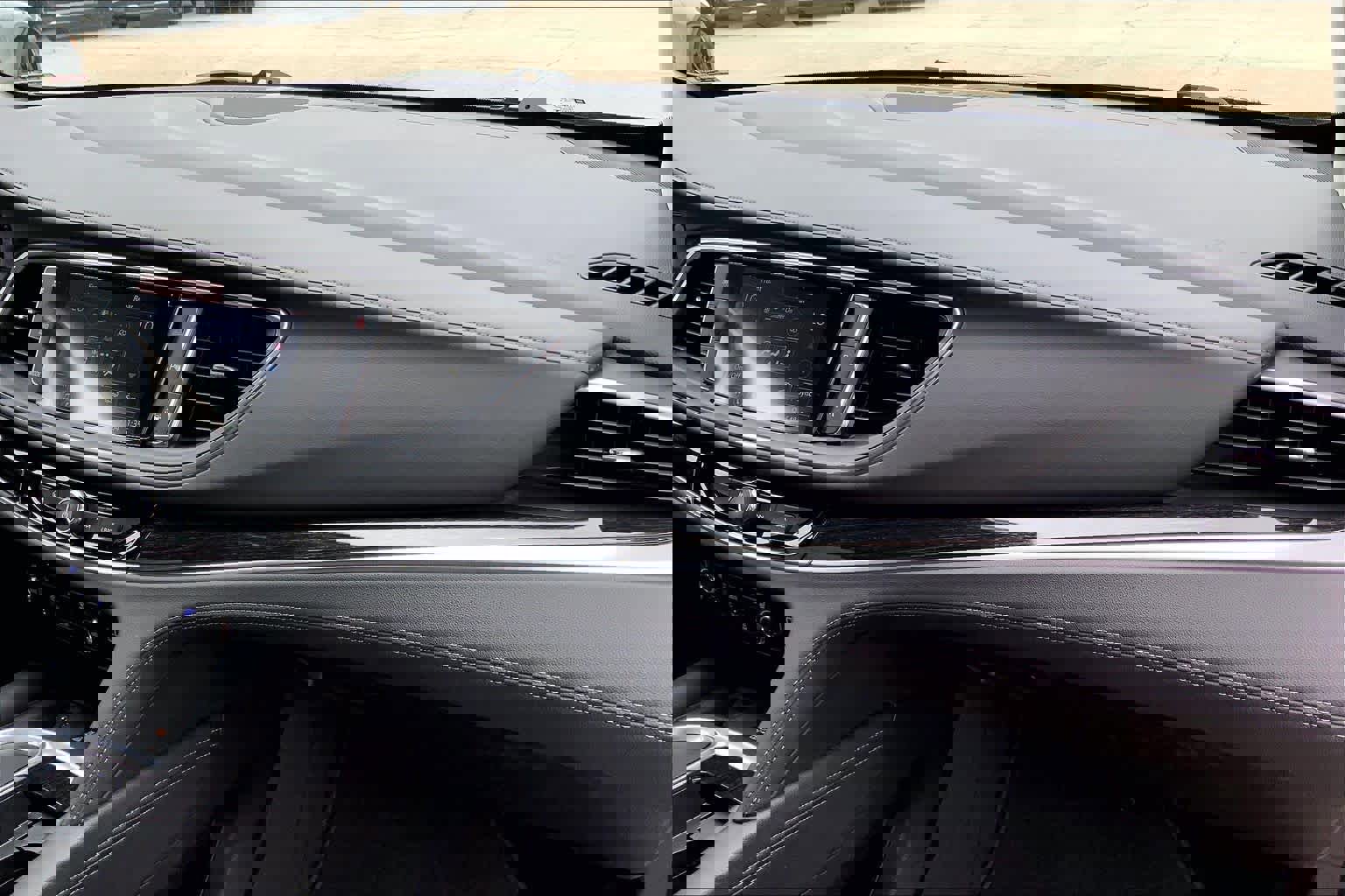 Used 2020 Buick Enclave Avenir w/ Avenir Technology Package image 18