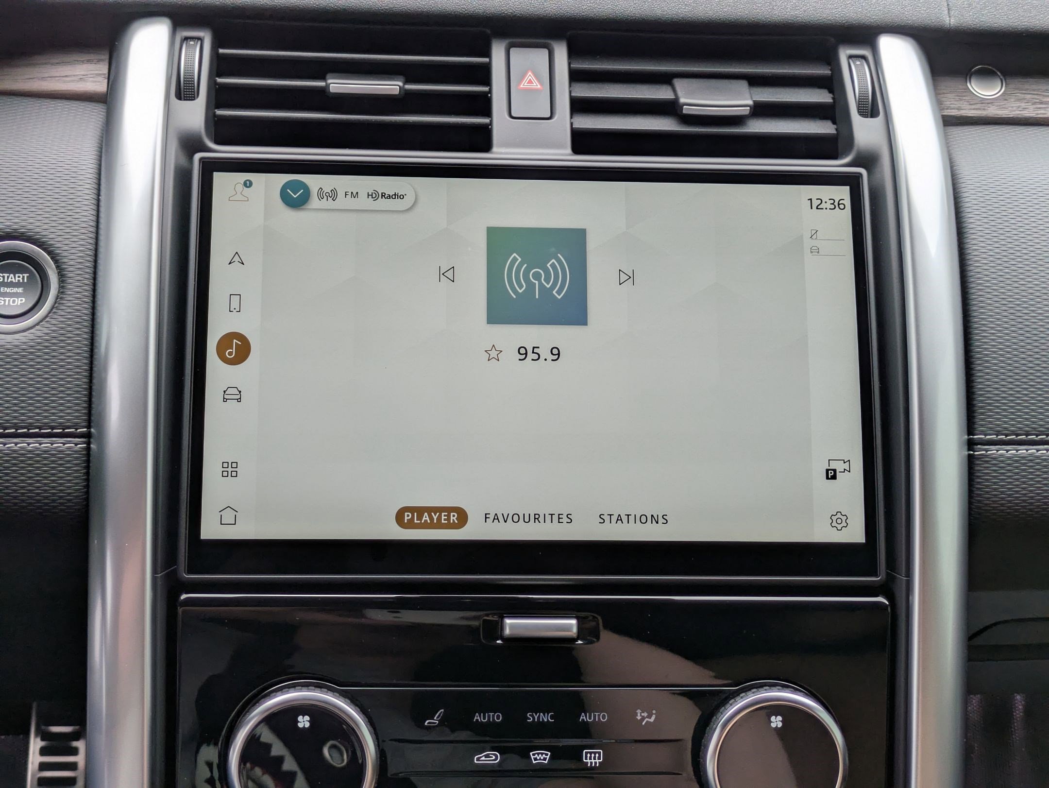 New 2026 Land Rover Discovery Dynamic SE image 20