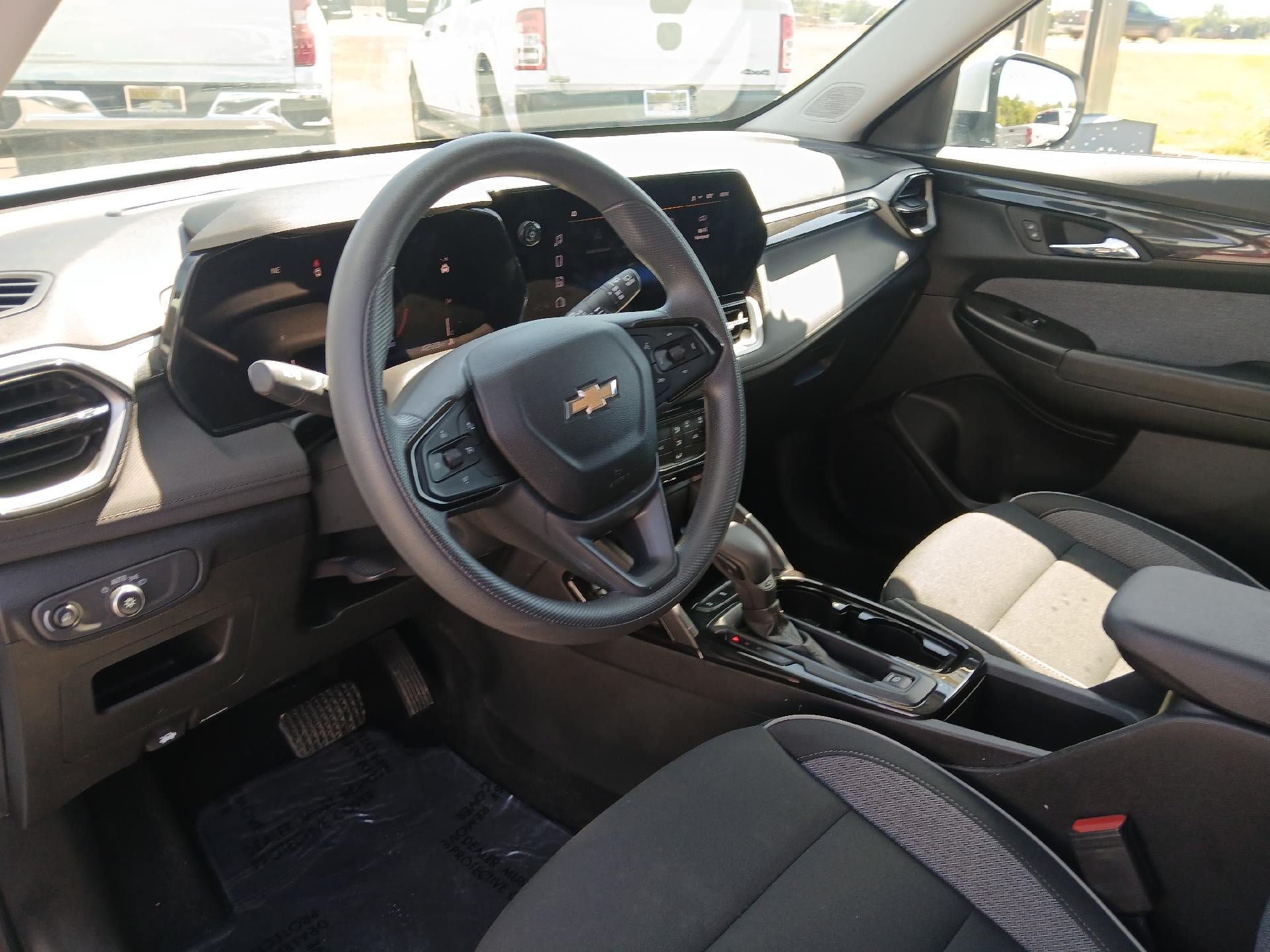 Used 2025 Chevrolet TrailBlazer LT FWD image 13