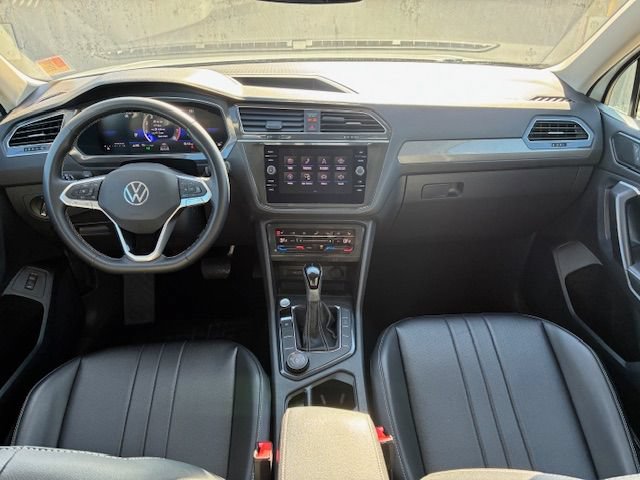 Used 2024 Volkswagen Tiguan SE AWD/4WD image 15