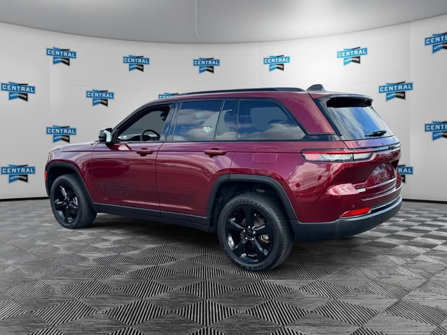 Used 2023 Jeep Grand Cherokee Altitude image 3