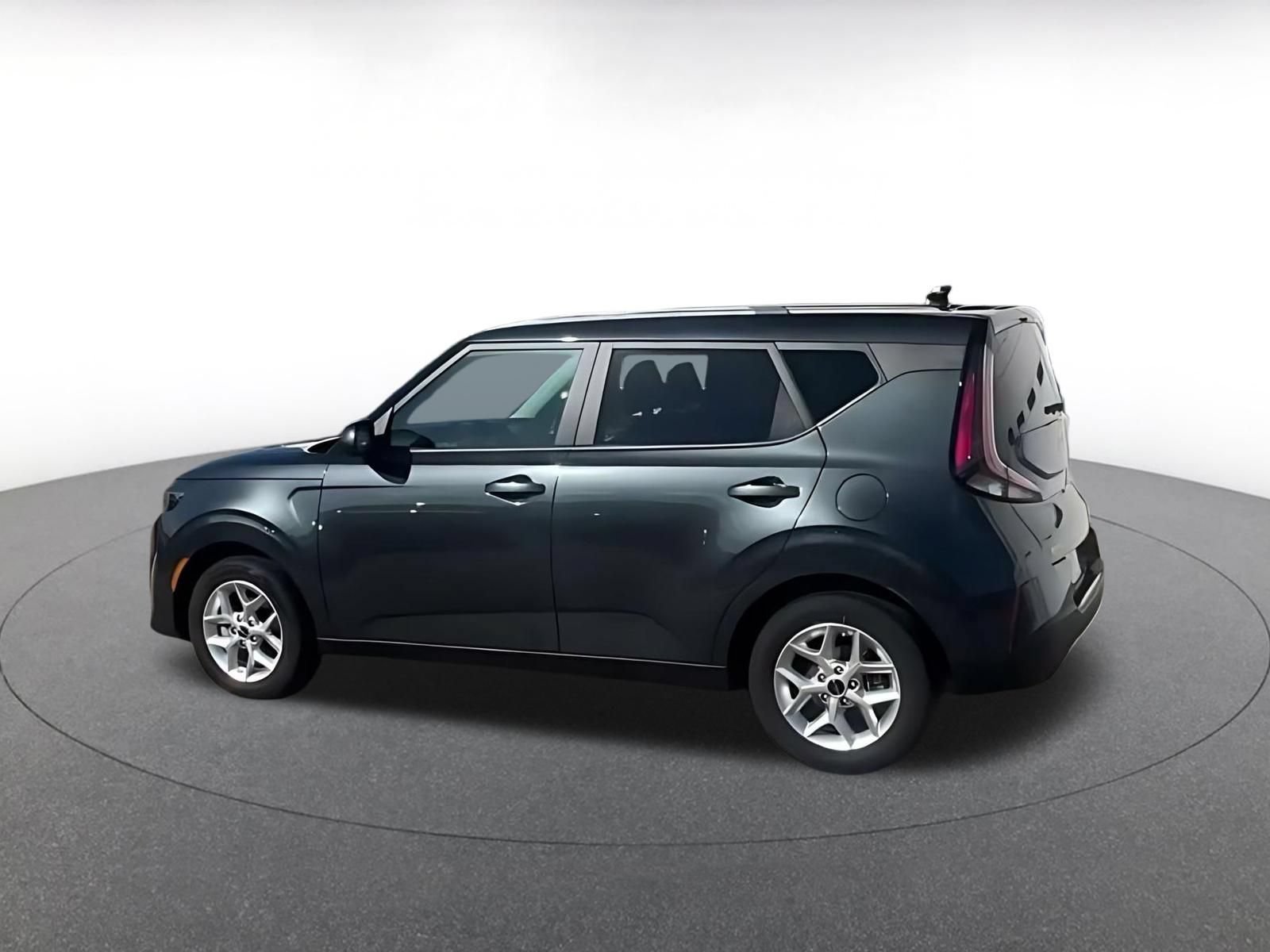 Used 2025 Kia Soul LX w/ LX Technology Package FWD image 7