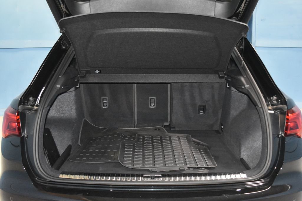 Certified 2025 Audi Q3 2.0T Premium w/ Convenience Package image 26