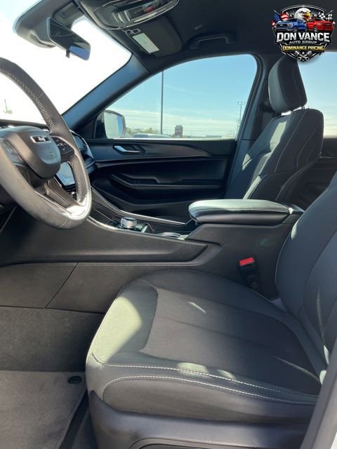 Used 2025 Jeep Grand Cherokee Laredo w/ Trailer Tow Package image 11