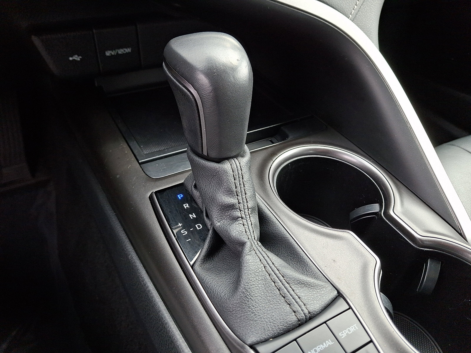 Used 2024 Toyota Camry SE image 13