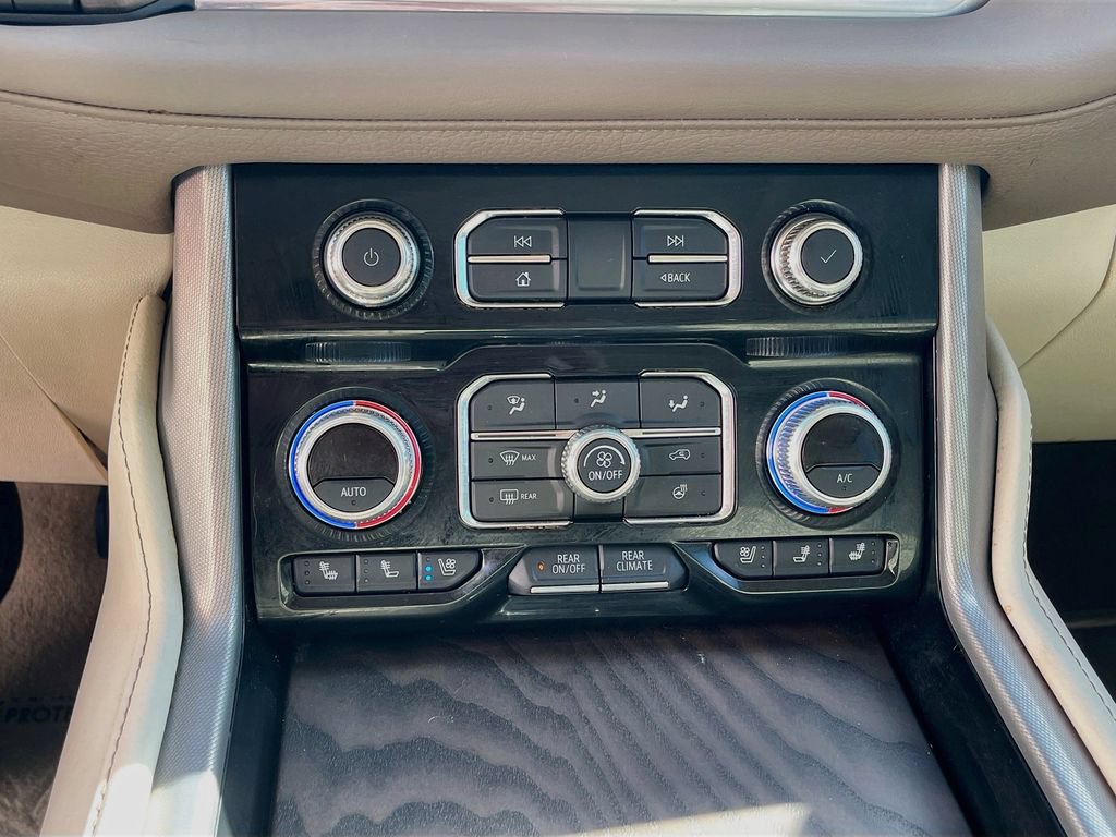 Used 2024 GMC Yukon Denali w/ Advanced Technology Package AWD/4WD image 16