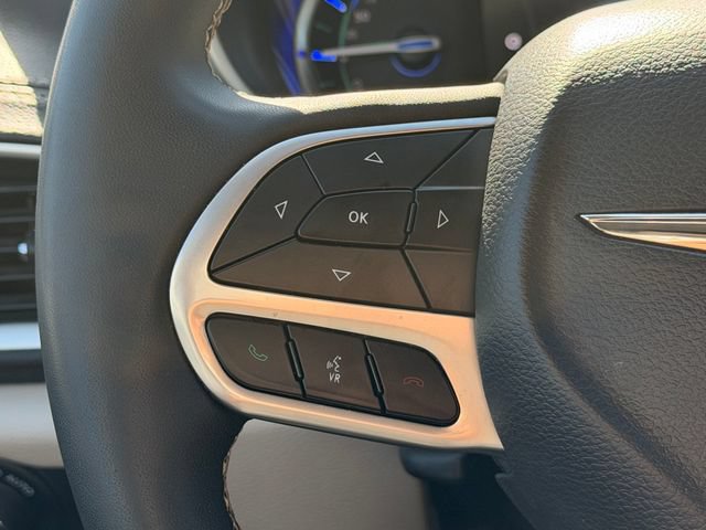 Used 2024 Chrysler Pacifica Limited FWD image 18
