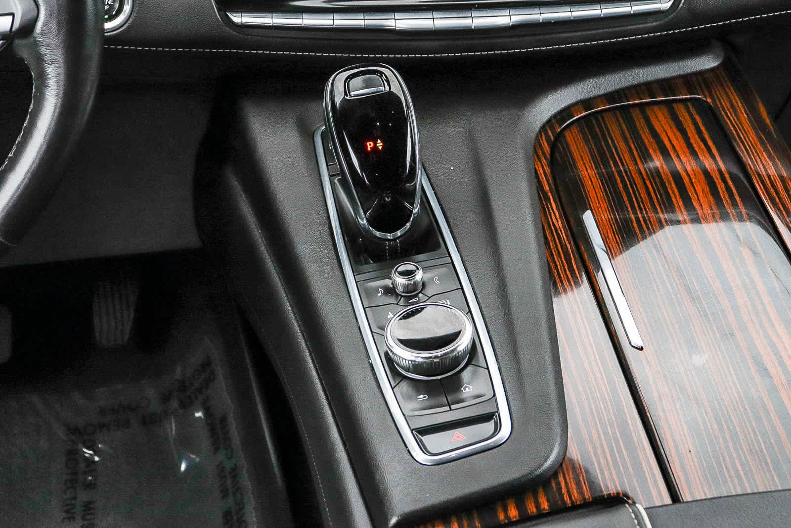 Used 2023 Cadillac Escalade Premium Luxury AWD/4WD image 25