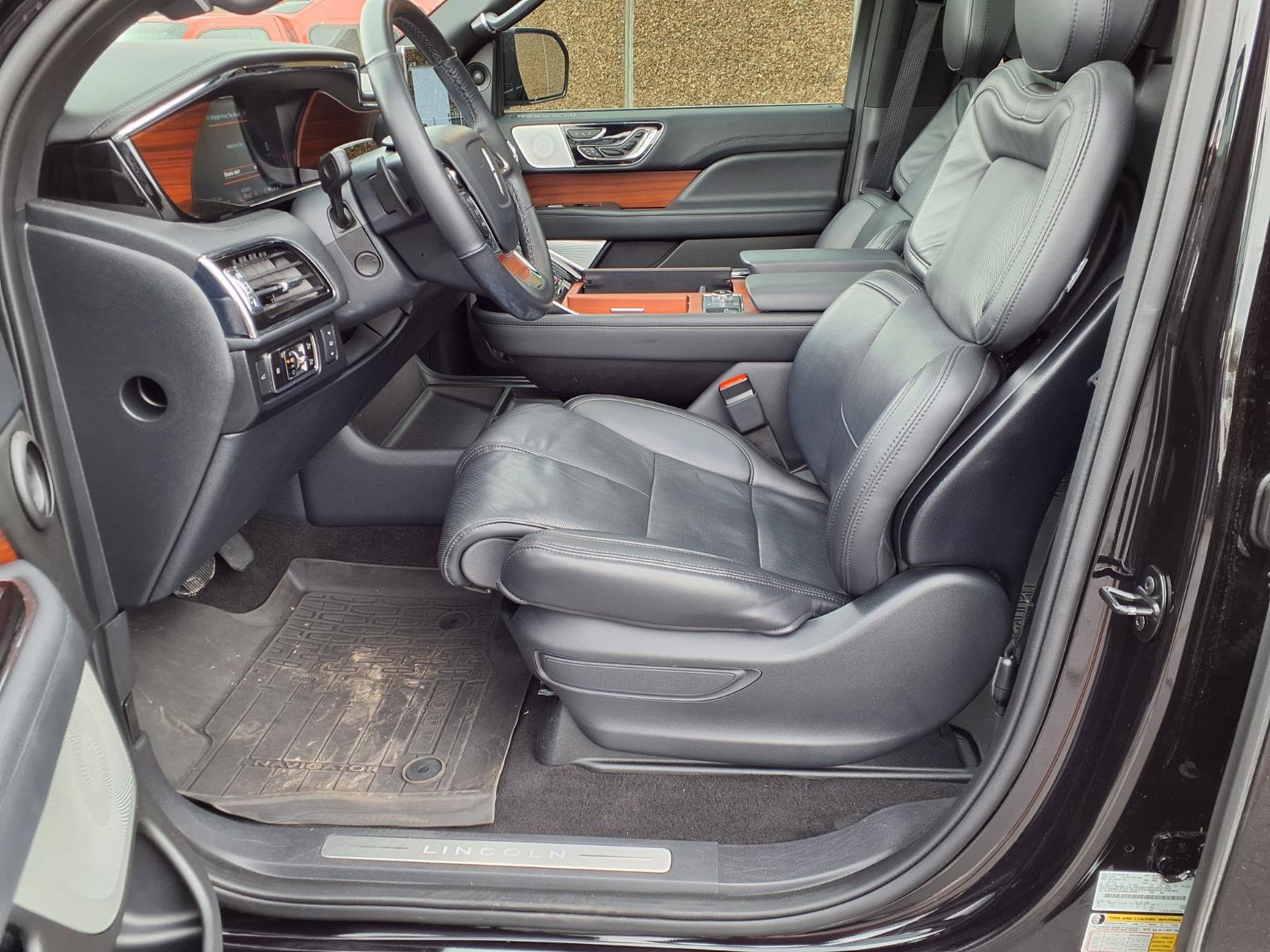 Used 2024 Lincoln Navigator Reserve image 17