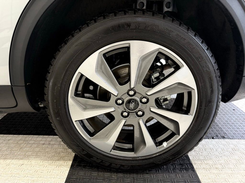 Used 2024 Ford Escape Platinum AWD/4WD image 12