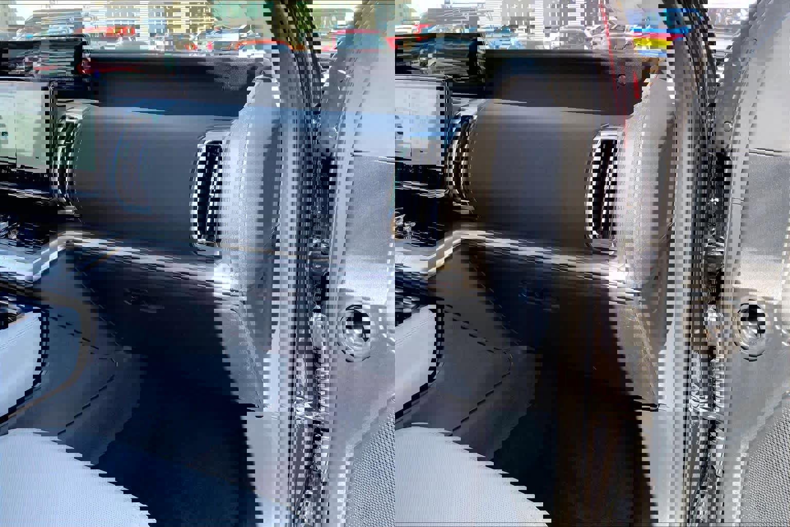 Certified 2025 Ford Expedition Platinum image 19