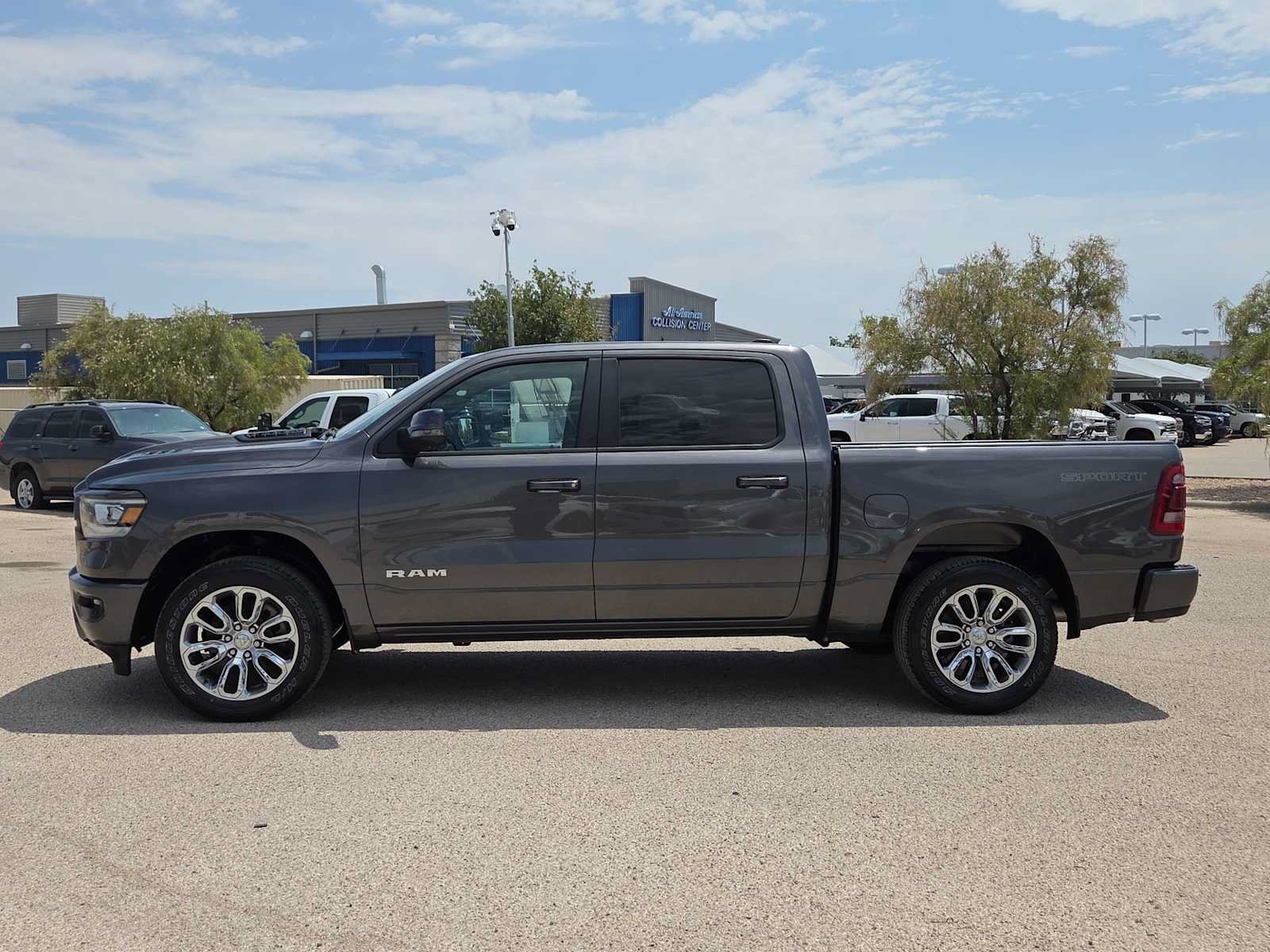 Used 2023 RAM 1500 Laramie AWD/4WD image 5
