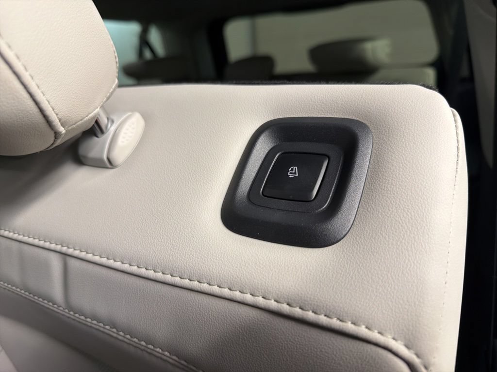 Used 2026 Lincoln Navigator L Reserve AWD/4WD image 35