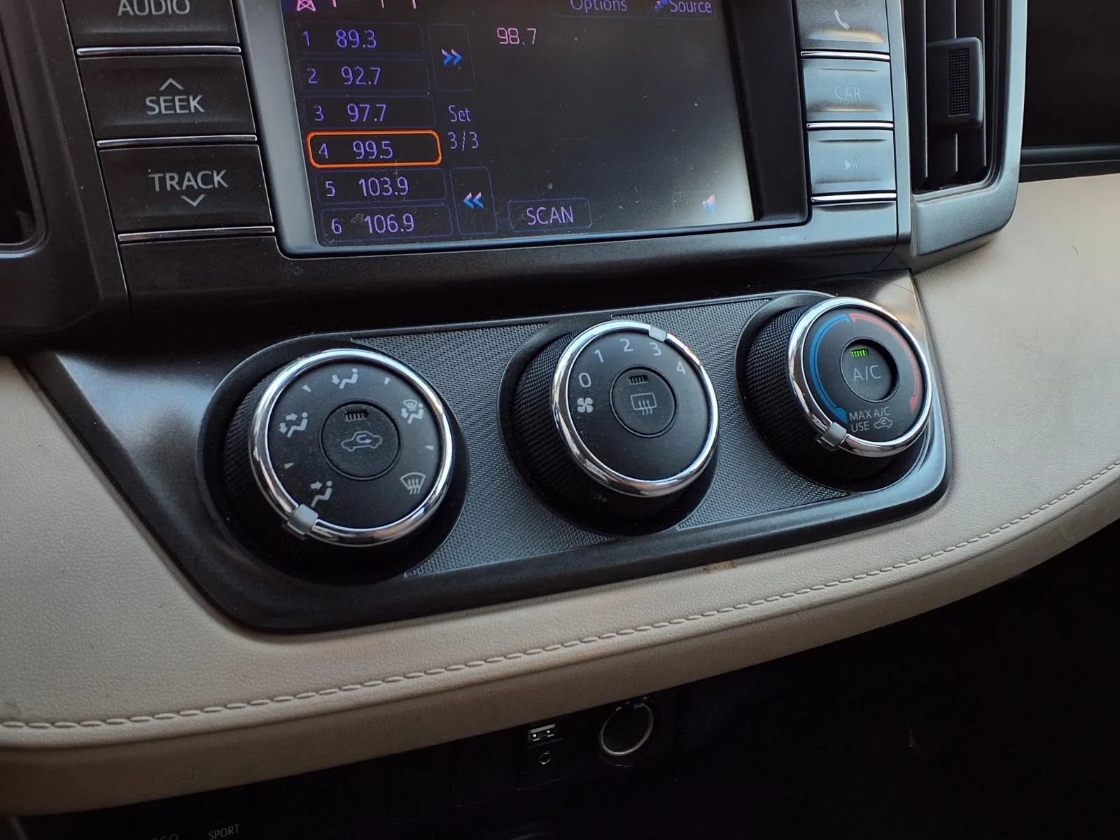 Used 2013 Toyota RAV4 LE FWD image 9