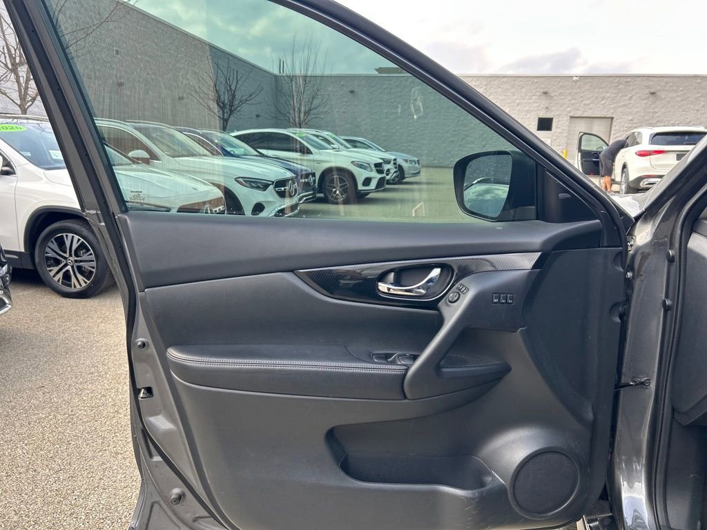 Used 2019 Nissan Rogue SL w/ Premium Package AWD/4WD image 11
