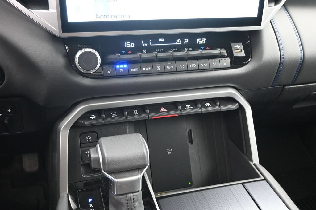 Used 2025 Toyota Sequoia Platinum AWD/4WD image 18