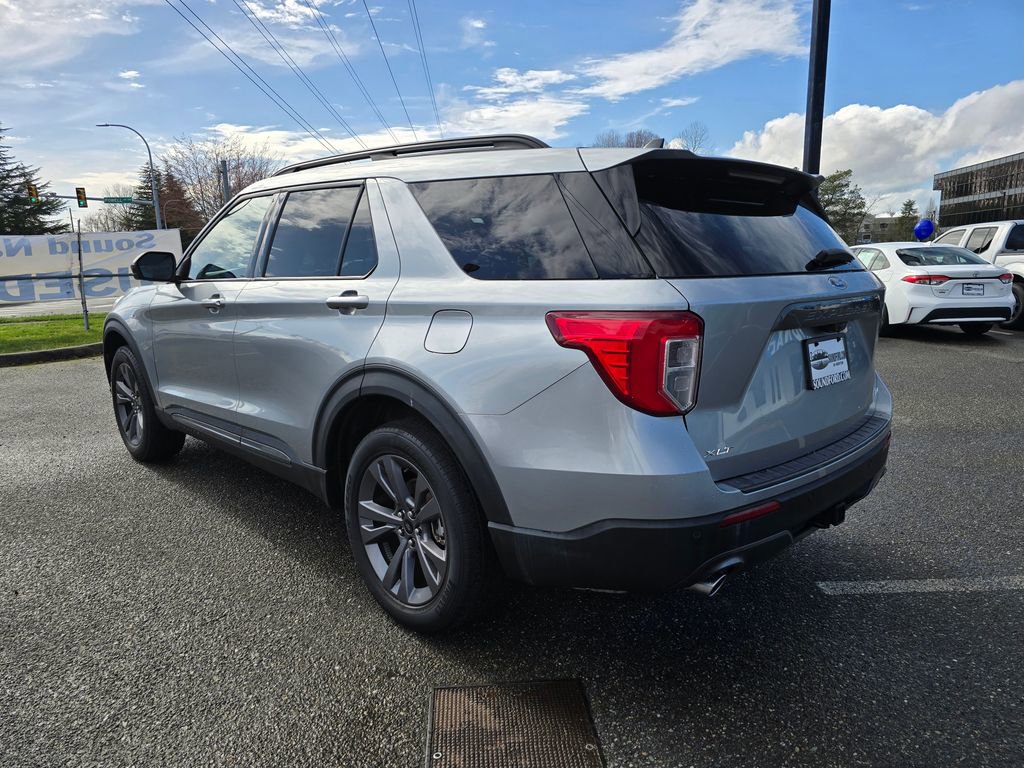 Used 2022 Ford Explorer XLT w/ Equipment Group 202A image 8