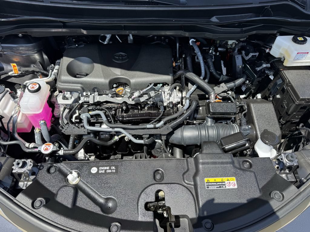 Used 2025 Toyota Sienna XLE FWD image 28