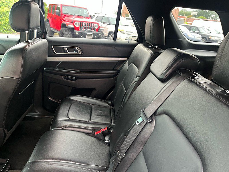 Used 2017 Ford Explorer XLT w/ Equipment Group 202A AWD/4WD image 17