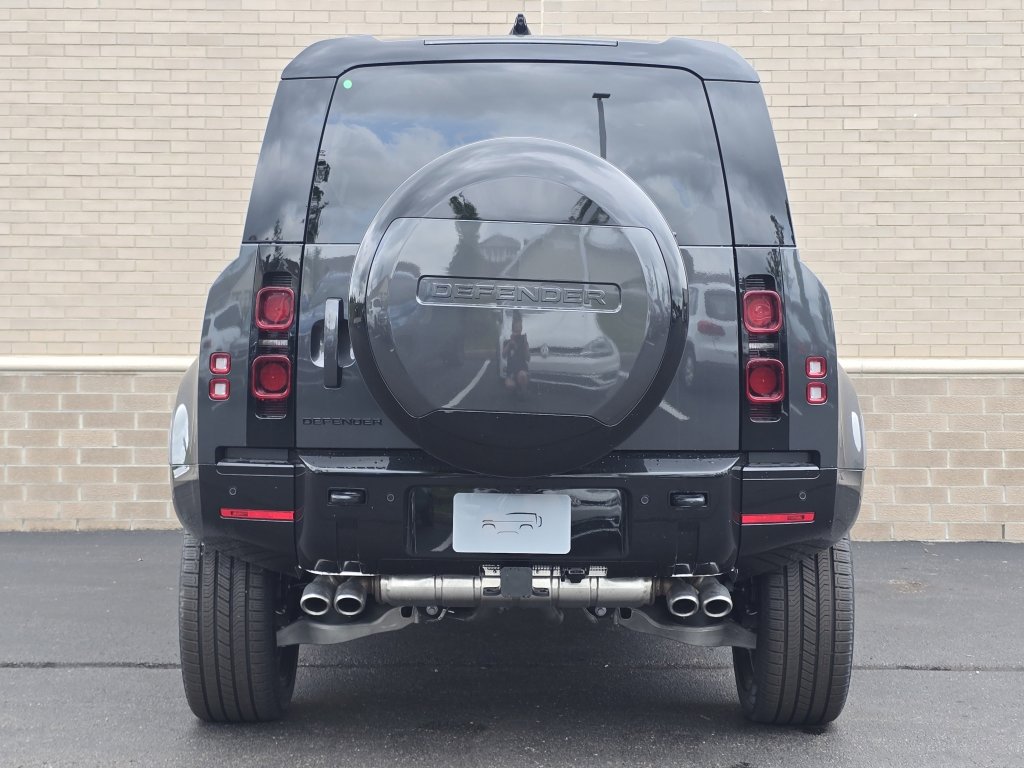 New 2025 Land Rover Defender 110 X-Dynamic SE image 40