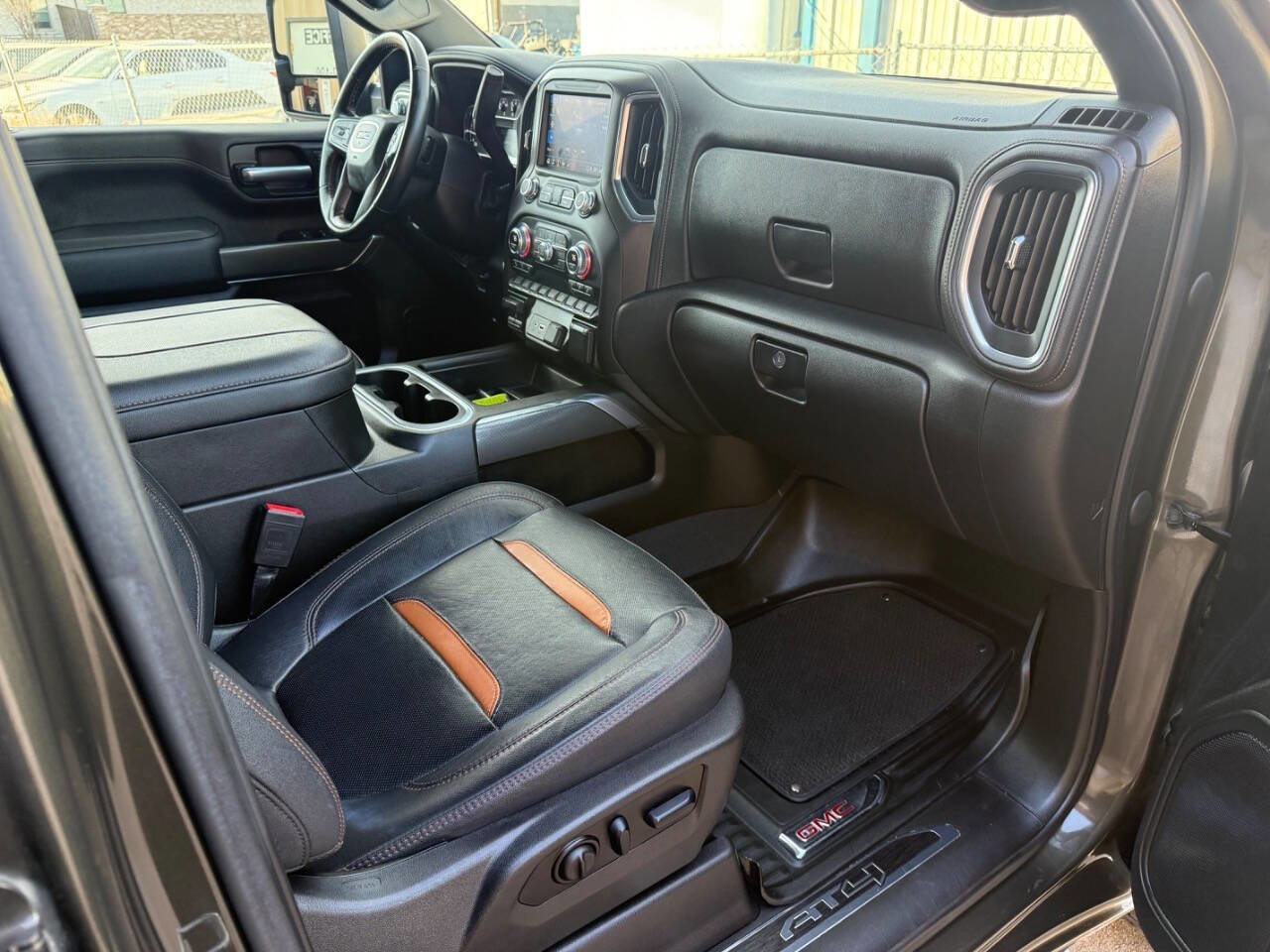 Used 2023 GMC Sierra 2500 AT4 image 21
