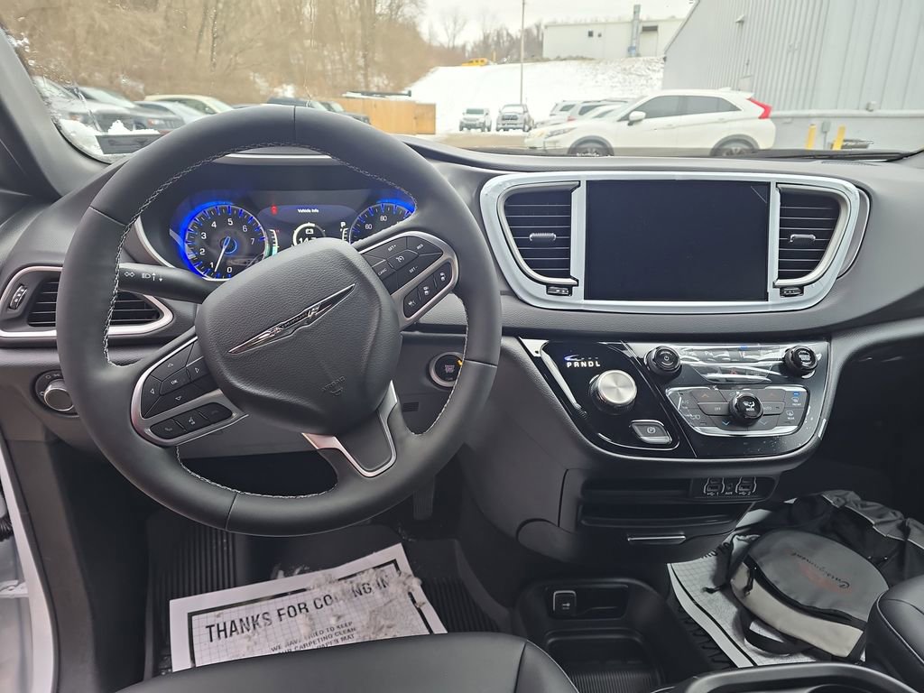 New 2026 Chrysler Pacifica Select w/ S Appearance Package image 15