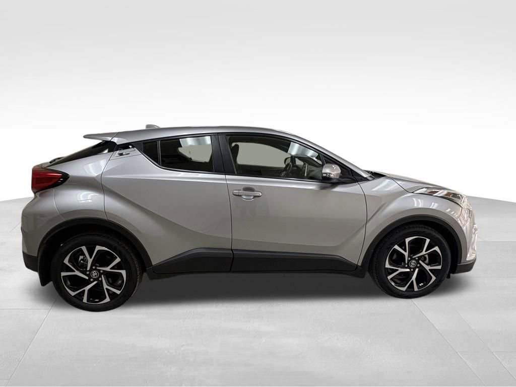 Used 2019 Toyota C-HR XLE FWD image 6