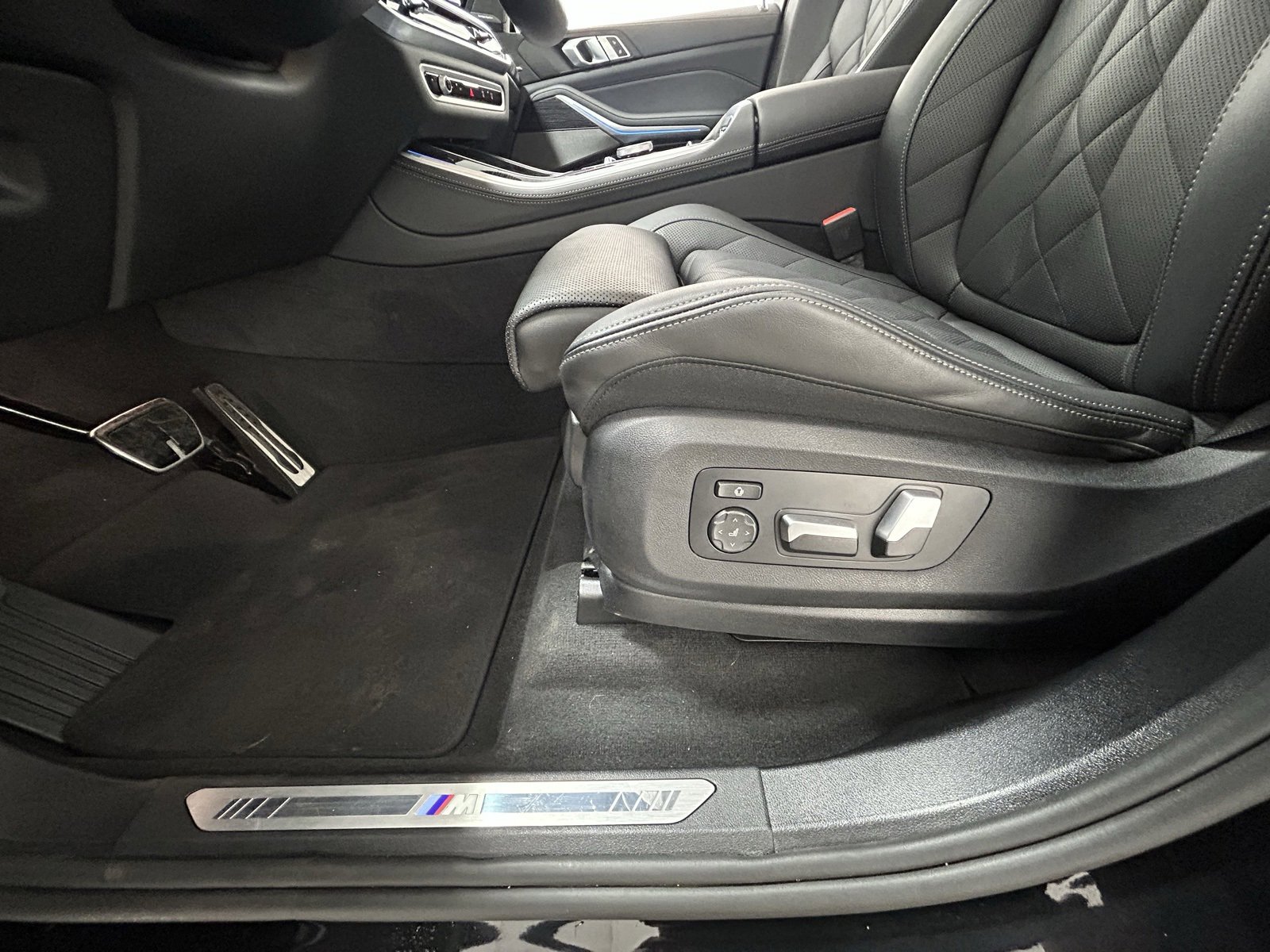 Used 2025 BMW X5 xDrive50e w/ M Sport Package image 31