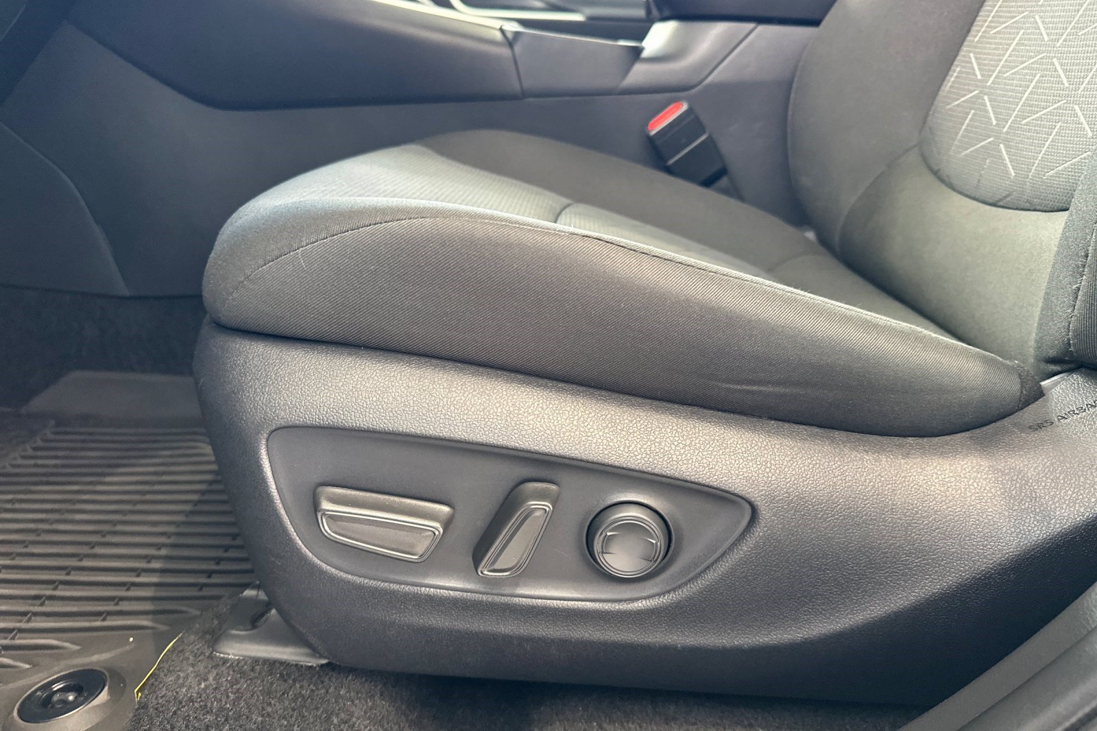 Used 2025 Toyota RAV4 XLE w/ Weather Package FWD image 14