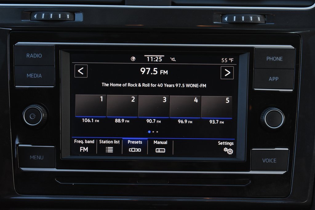 Used 2021 Volkswagen Golf 4-Door image 32