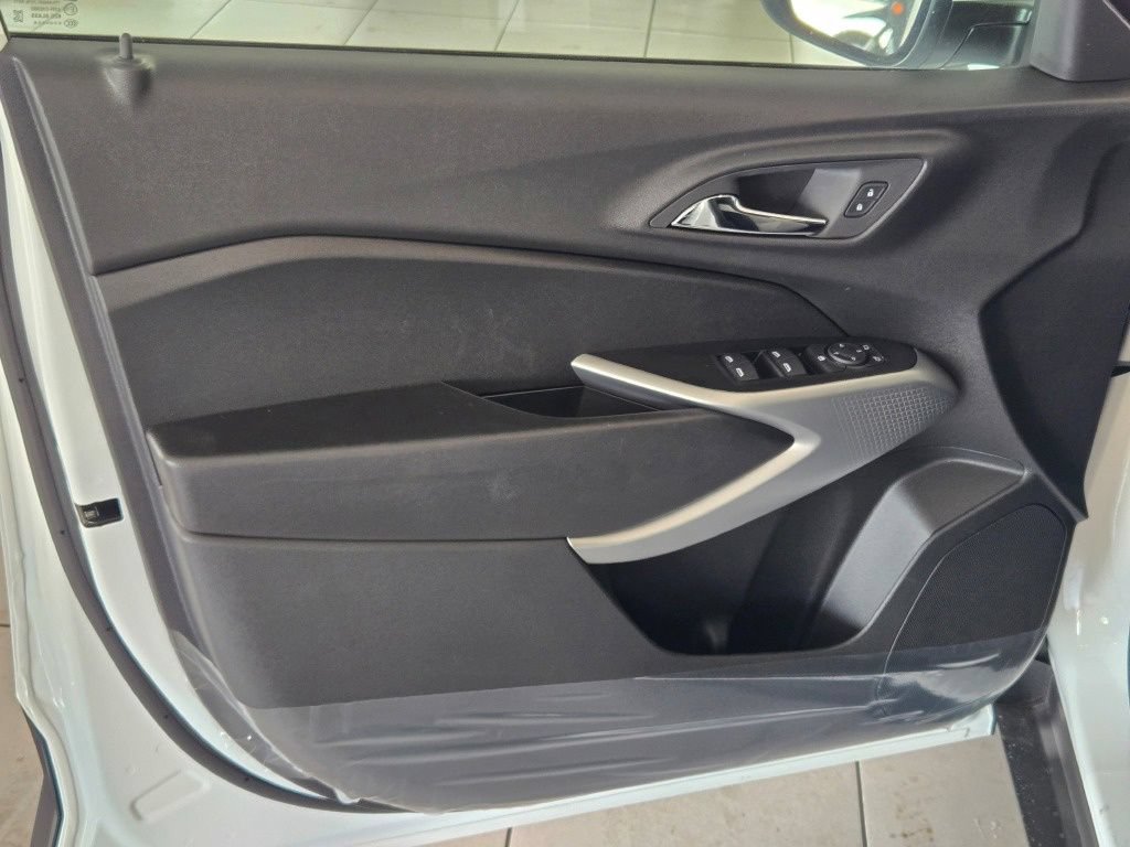 New 2026 Chevrolet Trax LS w/ LS Convenience Package FWD image 16