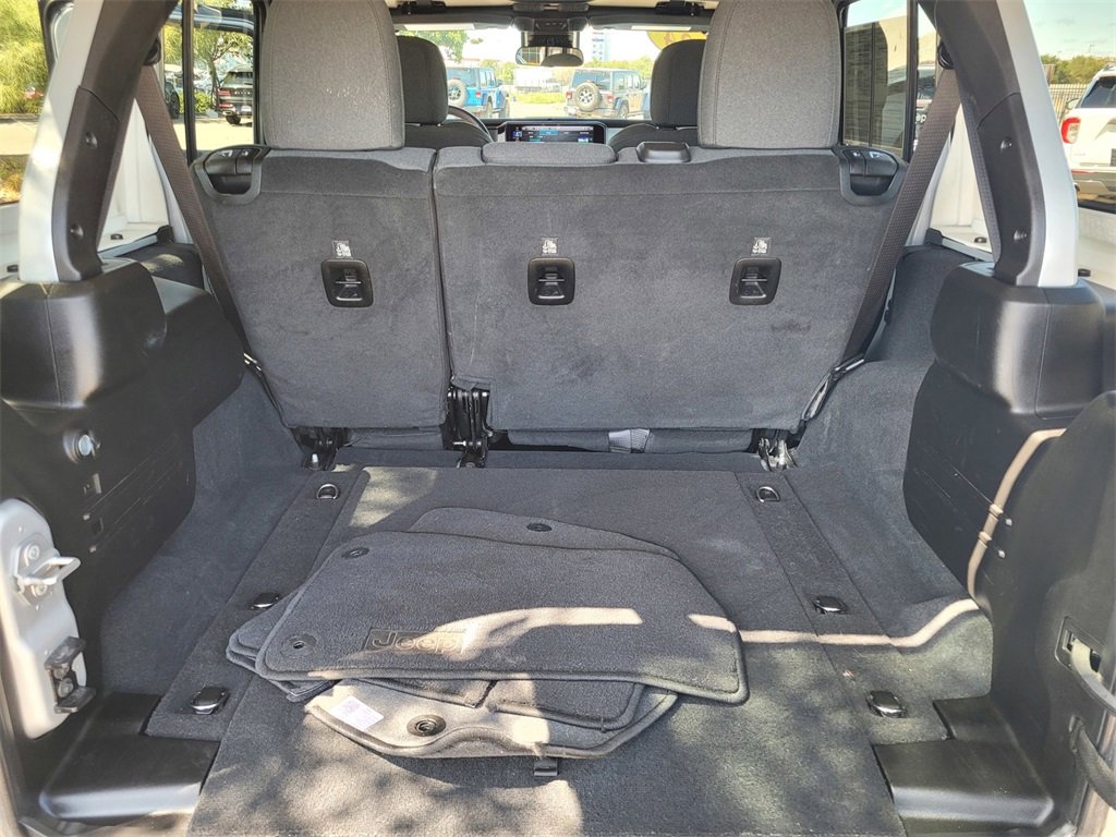 Used 2024 Jeep Wrangler Sahara image 23