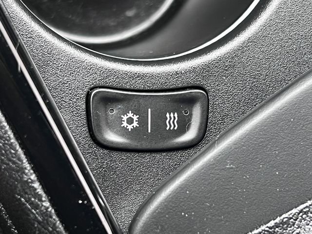 Used 2023 Chrysler 300 C RWD image 30