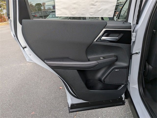 New 2025 Mitsubishi Outlander ES image 24