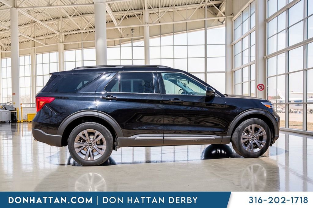 Used 2023 Ford Explorer XLT w/ Equipment Group 202A AWD/4WD image 37