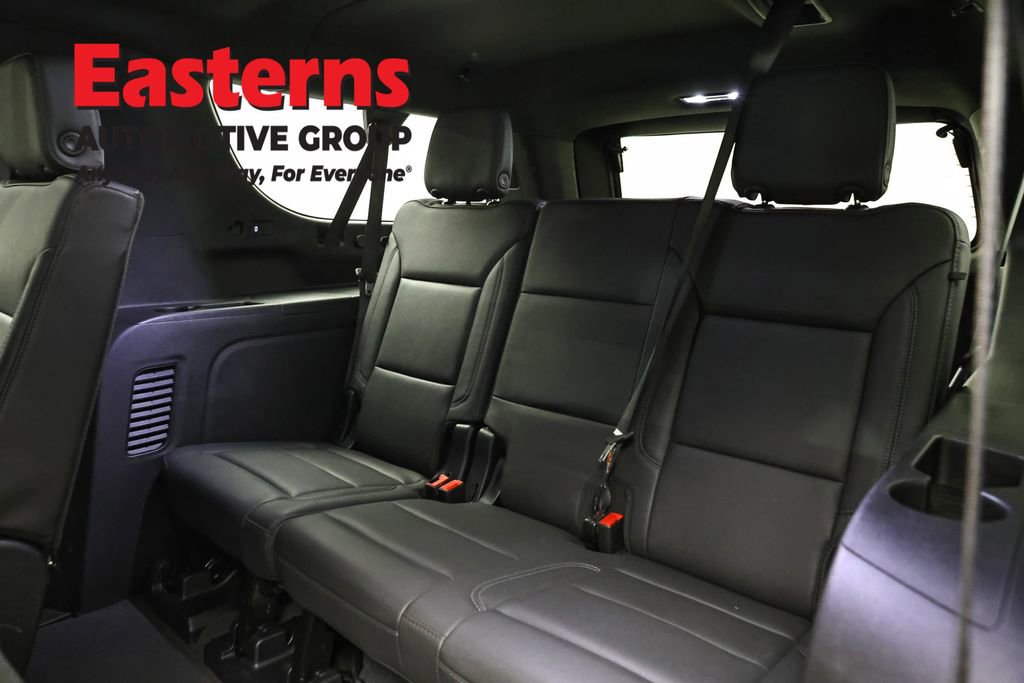 Used 2025 Chevrolet Suburban Z71 AWD/4WD image 28