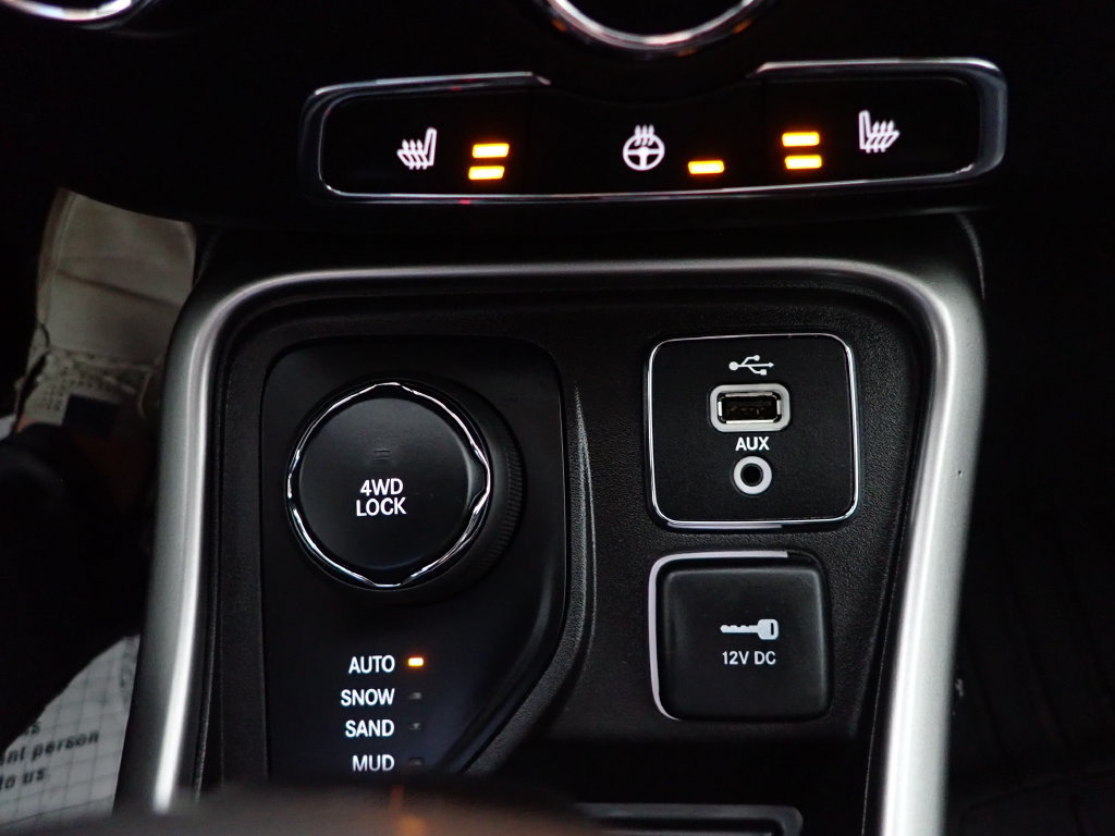 Used 2018 Jeep Compass Latitude w/ Cold Weather Group AWD/4WD image 5