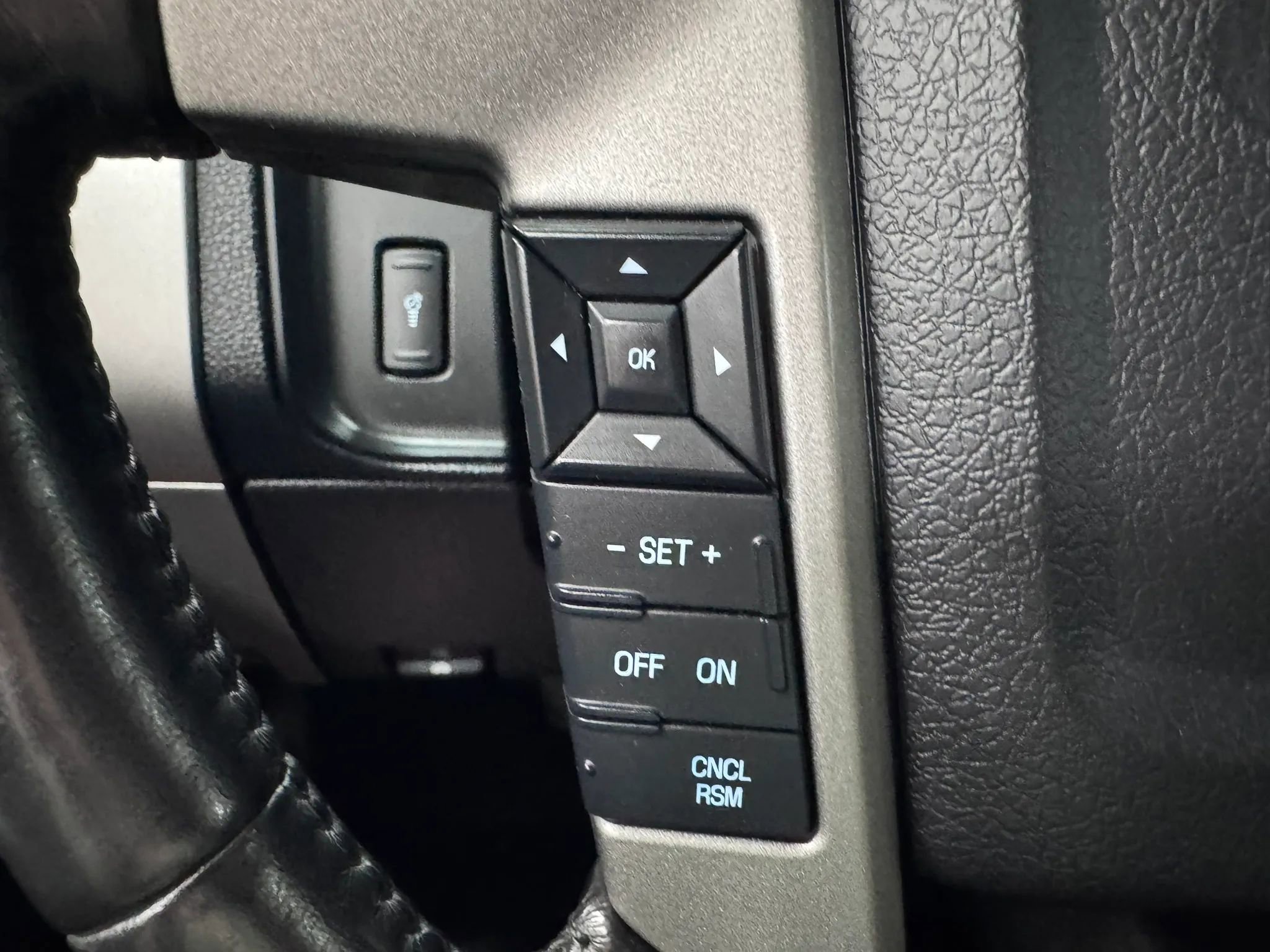 Used 2017 Ford Expedition Limited w/ Equipment Group 301A AWD/4WD image 25