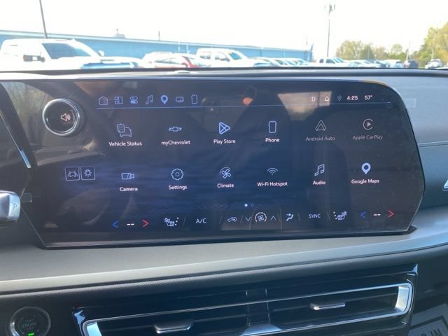 Used 2025 Chevrolet Traverse LT FWD image 16